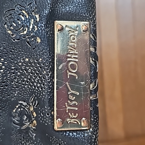 Betsey Johnson vegan leather laser cut purse tote golden tone roses - Picture 5 of 14